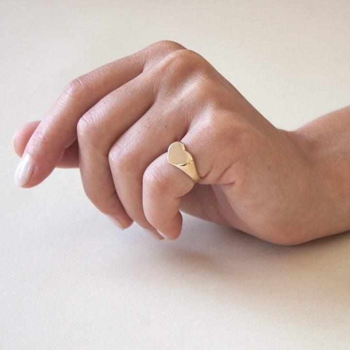 Gold heart pinky ring deals